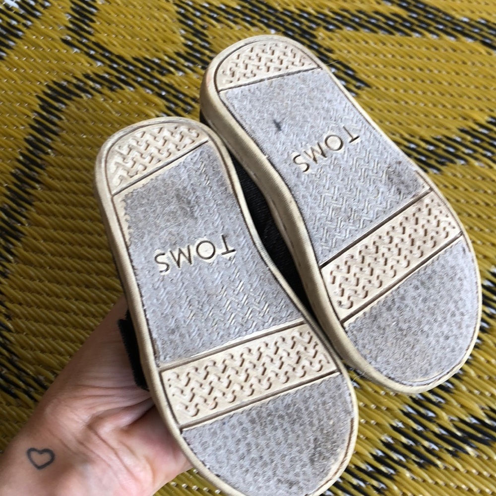 TOMS - Picture 4 of 7